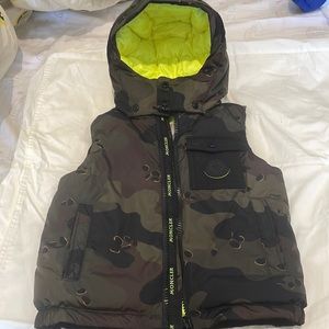 Moncler kids down vest T4